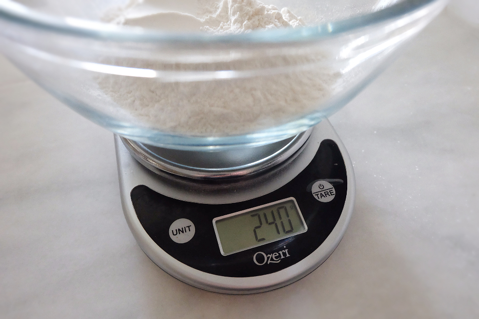 flour scale grams